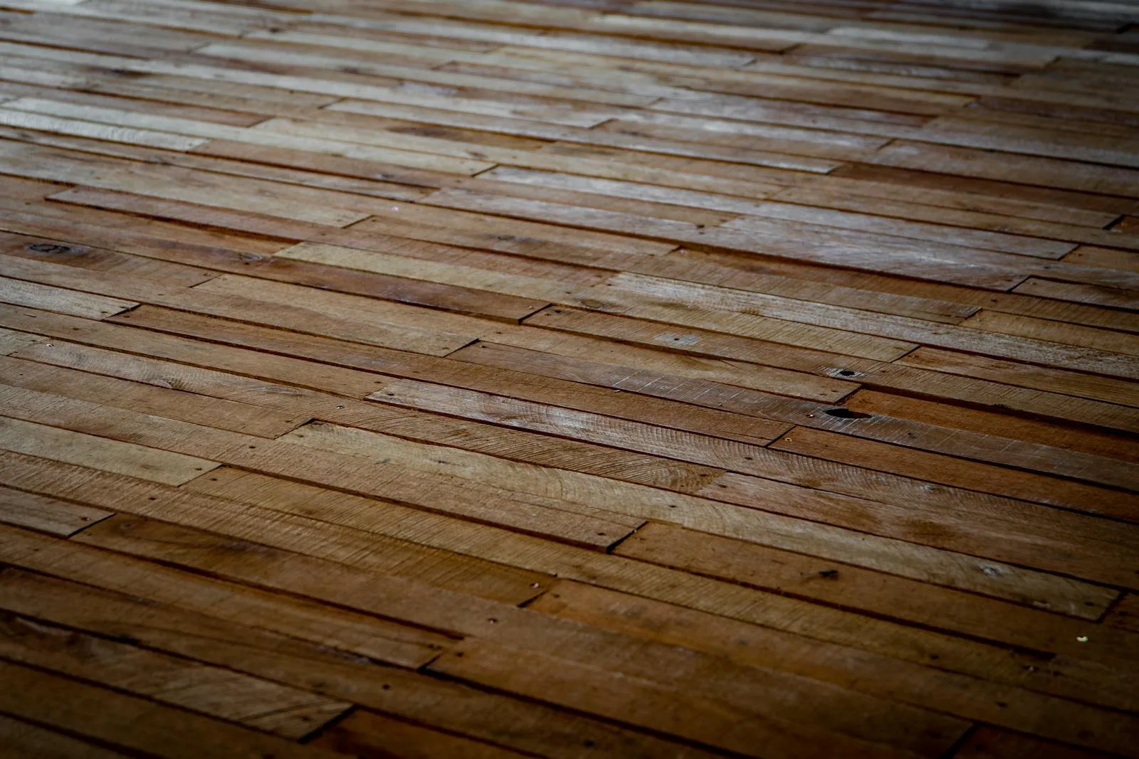 Wooden floor in a chalet — value preservation through professional wood care